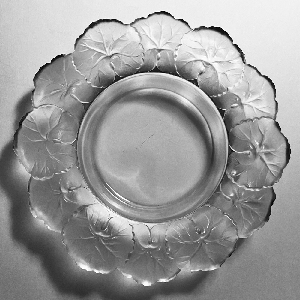 LALIQUE 8.5 Inch HONFLEUR BOWL / Some Scratches / FINE FRENCH CRYSTAL / Geranium - Picture 2 of 11